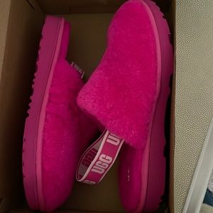 NWT UGG slippers size 6